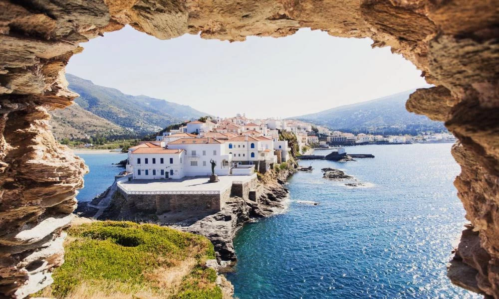 Τα διεθνή ΜΜΕ εκθειάζουν την Άνδρο